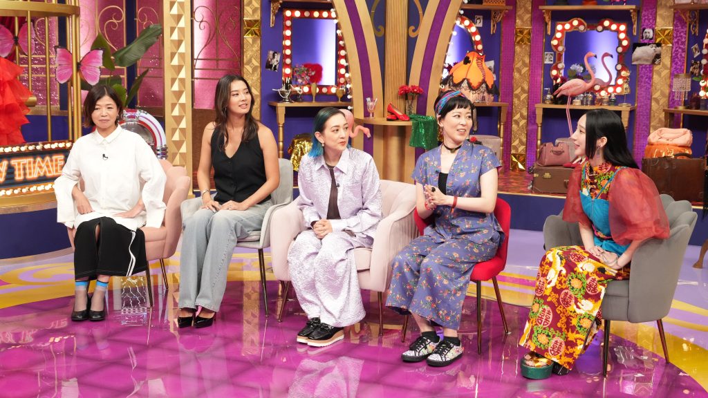 左から大久保佳代子、すみれ、SHELLY、瀧波ユカリ、ファーストサマーウイカの写真