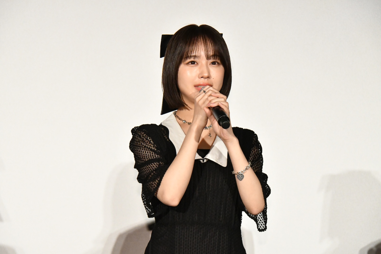 映画『見える子ちゃん』の完成披露イベントに出席したなえなの