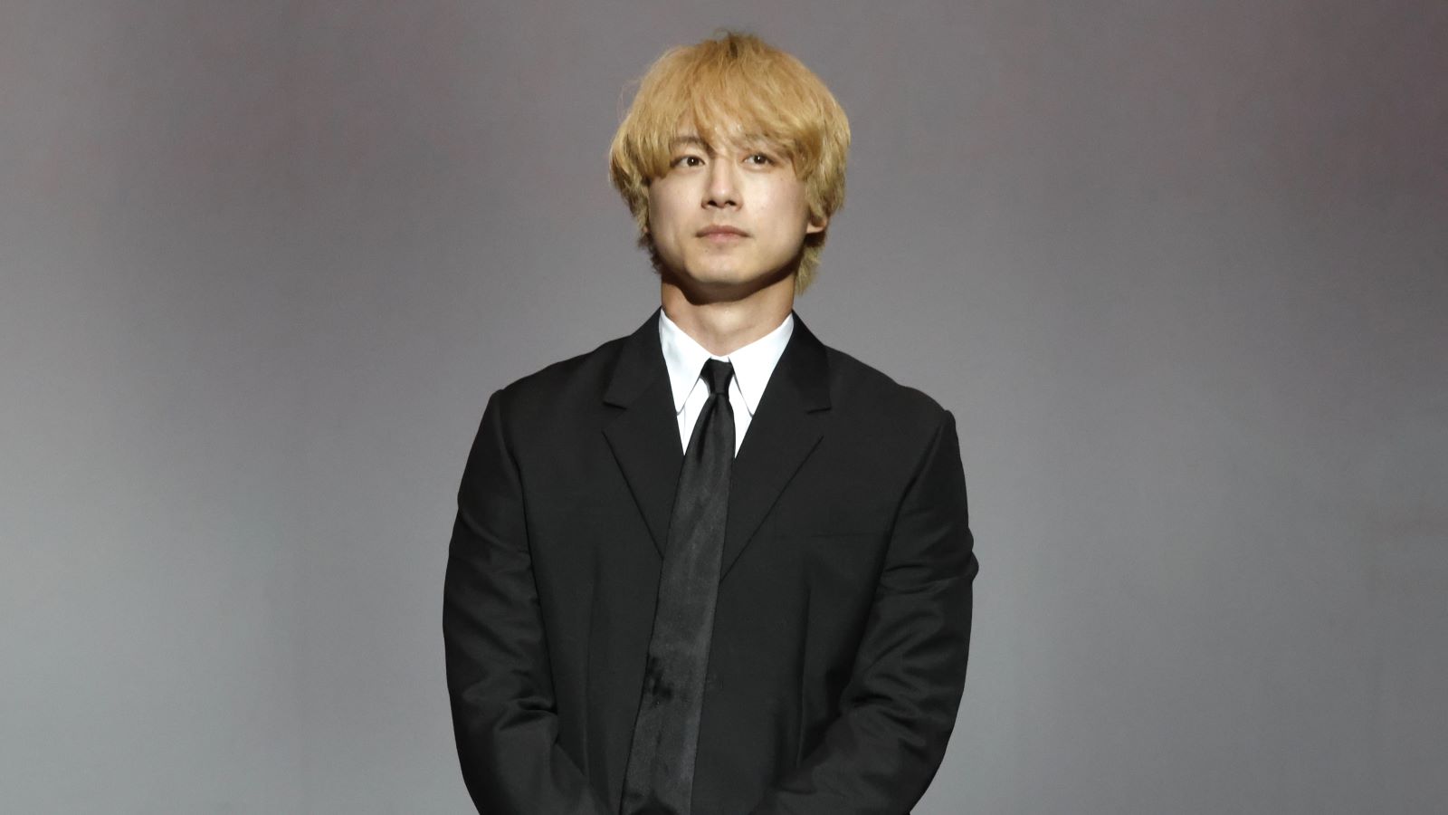 坂口健太郎の写真