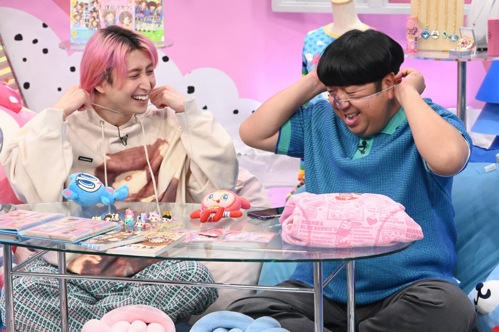 佐久間大介（Snow Man）、日村勇紀（バナナマン）の写真