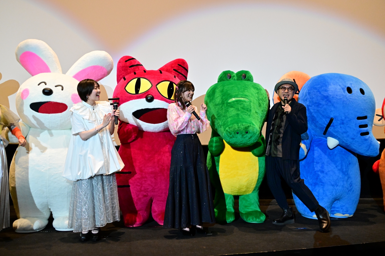 小澤亜李と東山奈央と立木文彦の写真