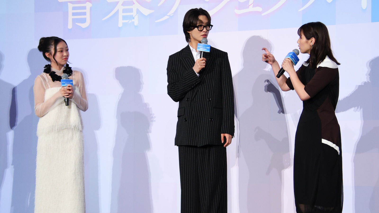 映画『青春ゲシュタルト崩壊』の初日舞台挨拶に登壇した新井美羽、佐藤新(IMP.)、渡邉美穂